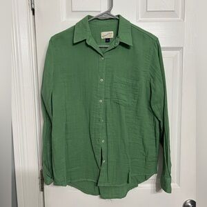 Universal Thread Button Down